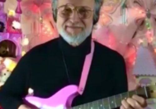 Tom gets pre-school tots rocking!