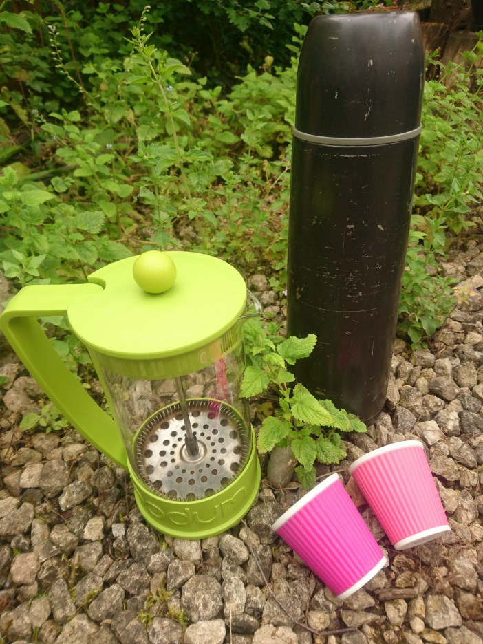 Cafetière , flask and cups